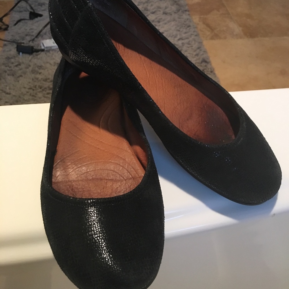 Black alligator print Clark flats